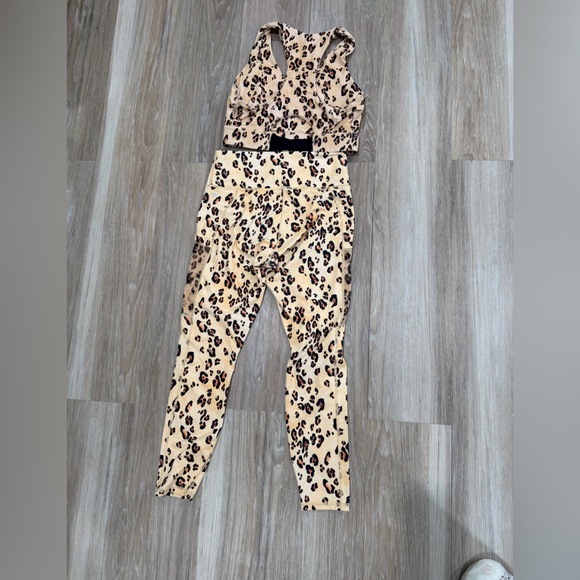 Fabletics Size M Two Piece Leopard Print Set - Picture 3 of 11